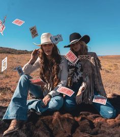 Western Ig Pictures, Western Mother Daughter Pictures, Photo Shoot Cowgirl, Photography Poses Western, Baddie Western Photoshoot, Western Formal Photoshoot, Photoshoot With Alcohol, Western Playing Card Photoshoot, Diy Western Photo Shoot