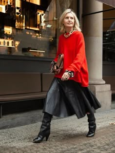 Patrizia Casarini, Red Skirt Outfits, Sweater Skirt Outfit, Cozy Winter Fashion, Dressy Sweaters, Winter Skirt Outfit, Red Sweater, Red Skirts, Red Outfit