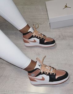 Pretty Sneakers, Sneaker Lovers