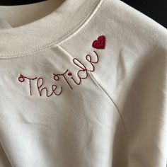 Bella Canvas Embroidered Sweatshirt! Show Your Alabama Spirit With This Cute Vintage White Embroidered Sweatshirt "The Tide" With A Heart! -Supersoft Pullover Sweatshirt With Ribbed Cuffs -Relaxed Fit -Falls Right At The Hip -52% Airlume Cotton, 48% Polyester Fleece Game Day Sweatshirts, Cream Cotton Tops With Letter Embroidery, Cream Cotton Top With Letter Embroidery, Bama Cheer, Alabama Football Shirts, Chenille Sweatshirt, Alabama Clothes, Alabama Sweatshirt, Bed Party