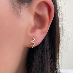 Upgrade your look with a unique set of musical earrings! Look sharp with these 14K gold treble clef studs, perfect for any musical enthusiast. Add a little music to your life! Features :  -Gold KT: 14K Solid Gold -Custom Gold Color: Yellow Gold -Ready to Ship in 1-2 Business Days -Packed in labeled gift box -The perfect birthday or holiday (Christmas, hanukah, valentines day...etc.) gift!  -FREE shipping on all U.S. orders  Contact us with any inquiries by Etsy convo or by email: contact@Letrem.com Want to find out more? Check out my shop https://www.etsy.com/shop/letrem ❤ Share the Love PIN IT on PINTEREST FOLLOW on Instagram - @letremjewelry LOVE IT on Facebook - @letrem Treble Clef Earrings, Music Earrings, Gold Packaging, New Gold Jewellery Designs, Gold Earrings Models, Logo Jewelry, Music Jewelry, Box Delivery, Treble Clef