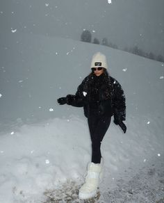 Kim K Snow Outfit, Mode Au Ski, Date Night Fits, Winter Vacation Outfits, Night Fits, Perfect Winter Outfit