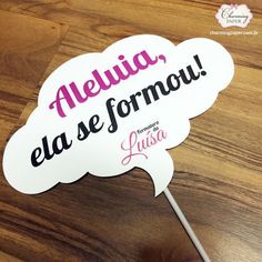 a sticker that says aleuja, ela se formou