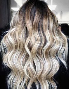 Dark Root Platinum Blonde Balayage Color Ideas Blonde And Dark Balayage, Dark Roots Blonde Hair Balayage Platinum, Striking Hair Color, Balayage Dark Roots, Balayage Color Ideas, Dark Roots Blonde Hair Balayage, Striking Hair, Icy Blonde Balayage