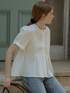 Chic Puff Sleeve Blouse For Everyday, Chic Everyday Puff Sleeve Blouse, Chic Everyday Blouse With Puff Sleeves, Linen Dress Pattern, Puff Blouse, Linen Style Fashion, Shirred Blouse, Flare Blouse, Fancy Shirt