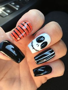 Acrylic Nails Halloween Short, Gel Nail Designs For Halloween, Halloween Theme Nails Acrylic, Jack Halloween Nails, Simple Halloween Nails Square, Halloween Nails Nightmare Before, Cute Easy Halloween Nails, Halloween Nails 2023, Zero Nails