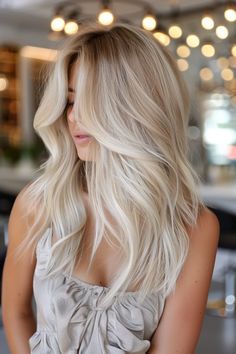 Blonde With Dark Roots And Money Piece, Blonde Tones Hair, Level 7 Lived In Blonde, Neutral Lived In Blonde, Champagne Blonde Hair Balayage Dark Roots, Warm Rooted Blonde, Neutral Bright Blonde, Dark Roots And Blonde Hair, Blonde Hair Color Ideas Cool Tones