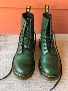 Green Doc Martens, Green Dr Martens, Doc Martins Boots, Dr Martens Outfit, Doc Martens Outfit