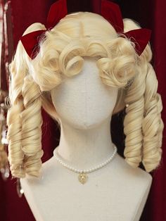 This wig features curled bangs that beautifully frame the face, making it appear smaller and more delicate. The wig naturally has a voluminous look, ensuring it won't look flat or lifeless. The Roman-style double ponytails are detachable, allowing you to adjust the height of the ponytails to your liking. When worn, it exudes a charming, elegant, and noble aura.  Please note that the price includes one wig and a pair of synthetic claw clips. Curled Bangs, Double Ponytail, Curly Bangs, Cosplay Hair, Claw Clips, Hair Reference, Light Blonde, Bow Design, Synthetic Wig