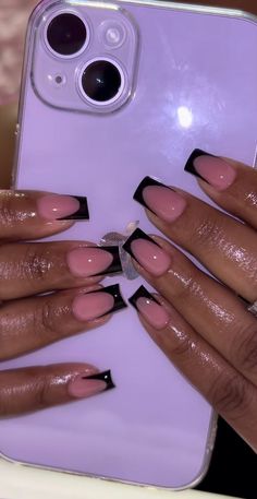 Fall is close and this black french tip is giving what needs to be gave! link⬆️ of course these you can DIY yourself! 😍 Pink And Black Nails Short Square, Nail Ideas French Tip Black, Pink With Black French Tip Nails, Mom Nails Short Square, Gel Nails Ideas Short Plain Color, Black French Tip Nails Medium Length, Nail Inspo Black Girls Short, Short Square Black French Tip Nails, Medium Nails French Tip