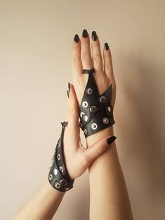 Rock Style Jewelry With Rivets For Party, Gothic Jewelry With Rivets For Festivals, Gothic Festival Jewelry With Rivets, Punk Rivets Jewelry For Party, Rock Costume, Metal Glove, Recycled Accessories, Gauntlet Gloves, Extreme Fashion