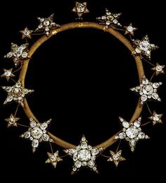 Diamond star tiara worn by Queen Amelia of Portugal Bijoux Art Deco, Diamond Star Necklace, Head Crown, Royal Crowns, Royal Tiaras, Pretty Princess, Vintage Star, Royal Jewels, Diamond Star