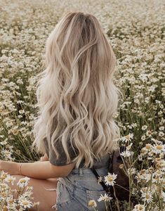 Blonde Balayage Light Roots, Long Blonde Hair Summer, Blonde Hair Inspiration Dark Roots, Trendy Blonde Hair 2024 Summer, Bright Dementional Blonde, Blond Hair With Root Shadow, Long Blonde Hair Shadow Root, Natural Hair Color Blonde, Buttery Blonde Hair Balayage Dark Roots