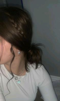 Cute And Simple Hairstyles For School, Cute Easy Simple Hairstyles, Cute Basic Hairstyles, Easy Latina Hairstyles, Hairstyles Hair Up, Simple Wavy Hairstyles, Simple Hairstyles For School, Latina Hair, Hair Inspiration Long