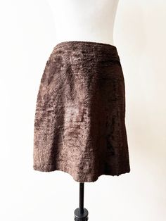 DETAILS Size IT 40 (Approz size 6 US)  Length: 17" Waist Width: 13" Vintage Condition Brown Skirt, Womens Skirts, Brown Skirts, Anna Sui, Size 6, Skirt, Clothes For Women, Clothes, Black