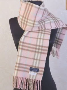 Aesthetic Scarf, Scarf Aesthetic, Stile Blair Waldorf, Cute Scarf, Pink Scarf, Burberry Scarf, Pink And Brown, Winter Fits, Mode Inspiration