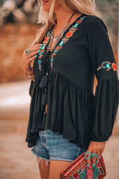 The ultimate bohemian Ibiza look you just have to try this summer Boho After 50, Bohemian Ideas, Visuell Identitet, Boho Styl, Stil Boho