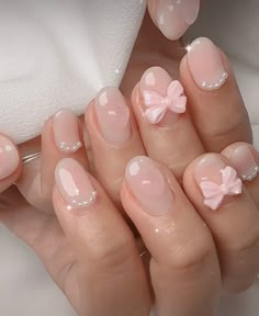 Short Nail Designs Coquette, Coquette Gel Nails, Pink Nails Inspo Short, Coquette Short Nails, Short Nail Inspo Pink, Short Coquette Nails, Coquette Nails Short, Pink Nails With Bow, Short Korean Nails