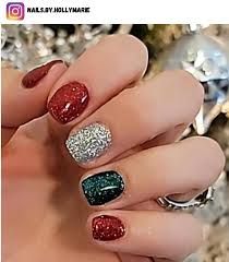 Short Dipped Christmas Nails, Holiday Nails Ideas Christmas, December Dip Nails Short, Christmas Gel Dip Nails, Christmas Party Nails Short, Red And Green Dip Nails, Red Green Silver Nails, Short Nail Christmas Nails, Revel Nail Dip Powder Ideas Christmas