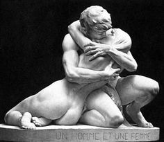 a statue of two men hugging each other in front of a black background with the words un home et une feme written on it