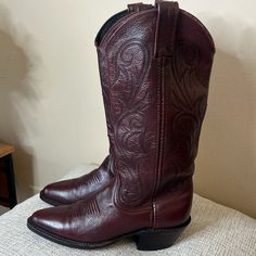 Dan Post Vintage Burgundy Embroidered Women Cowboy Western Boots Size 5.5 You'll Look Great And Feel Great In The Milwaukee Boot. Crafted With Fine Leather, Classic Western Stitching, A Pointy Toe, And Cowboy Heel. The Comfort Cushion Insole Makes It One Of The Most Comfortable Boots You'll Own Worn Once To Small In Excellent Condition Dark Red Cowboy Boots, Burgundy Cowboy Boots, Red Cowboy Boots, Dan Post, Comfortable Boots, Cowboy Western, Western Cowboy Boots, Fancy Outfits, Western Boots