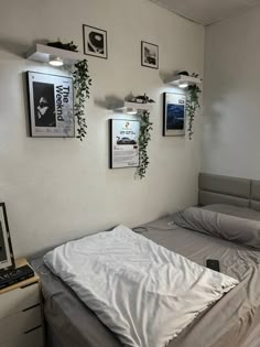 #rqdwi Essential Room Decor, Basement Studio Bedroom, Grey Room Decor Aesthetic, Room Decor For Guys Bedrooms, Dream Room Minimalist, Aesthetic Men Bedroom Ideas, Room Ideas Vibey Aesthetic, Shelf Decor Room Aesthetic, Grey Couple Bedroom Ideas