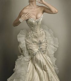 Runway Fashion Couture, Dress Graduation, Old Fashion Dresses, Graduation Dresses, Fancy Outfits, Romantic Weddings