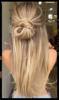 Chic Long Hairstyles, Simple Wedding Hairstyles Straight Hair, Simple Half Updos For Long Hair, Hairstyles With Long Extensions, Long Length Hair Styles Easy Everyday, Long Hair Simple Styles, Simple Prom Hair Half Up, Hair For Windy Days, Half Up Half Down Straight Hairstyles