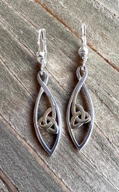 This is a pair of Solvar brand Irish Celtic knot design earrings.  They are marked on the back with the maker's name and 925. The earrings are about 1" in length. The knot design has a gold wash. They are in good condition. Celtic Knot Designs, Dangle Earrings Gold, Irish Celtic, Knot Design, Gold Wash, Design Earrings, Gold Earrings Dangle, Celtic Knot, The Knot