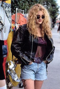 90s Celebrity Fashion, 2000s Celebrity Fashion, 90s Fashion Icons, 1990 Style, 90s Grunge Hair, Look Grunge, Celebrity Style Icons, 90s Fashion Grunge, Celebrity Fashion Trends