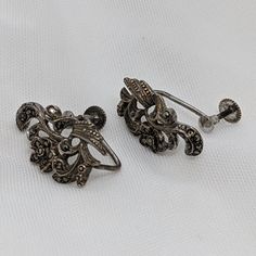 I present for sale a nice pair of Vintage Solid Sterling Silver Marcasite Flower Pattern Ladies Earrings Screw-Backs. Size of drop earrings is 23mm x 13mm overall; screw-back closure. Earrings are in excellent condition, and have all their marcasites, and are still in their original box. Accuracy in description; I sell only real jewellery! Solid gold or solid silver & I describe the stones properly! Please provide positive feedback if you are happy with your item and the service I provide. If yo Victorian Silver Earrings With Screw Back, Silver Victorian Earrings With Screw Back, Silver Victorian Screw Back Earrings, Victorian Style Silver Screw Back Earrings, Silver Screw Back Earrings, Silver Vintage Flower Earrings For Formal Occasions, Silver Screw Back Earrings For Anniversary, Ornate Formal Earrings With Lever Back, Sterling Silver Marcasite