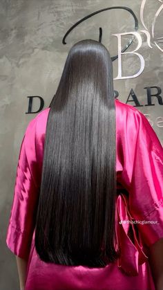 𝒫𝒾𝓃: 𝑔𝑜𝓁𝒹𝓈𝒽𝑜𝓇𝓉𝓎 💌 Long Natural Straight Hair, Dark Long Hair, Long Hair Goals, Silky Shiny Hair, Huge Hair, Long Hair Images