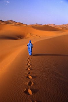 ♥The Moroccan desert In The Desert, Nature Beautiful, The Sand, The Desert, Beautiful Photography, Beautiful World, In The Middle, Amazing Photography, Wonders Of The World