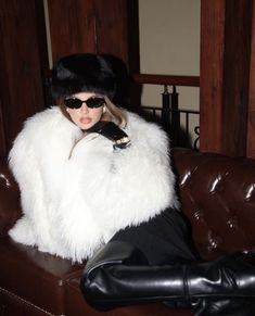 White Fur, Winter Aesthetic, Fur Fashion, Mode Inspiration, Fashion Killa, Look Cool, Fashion Inspo Outfits, Cool Girl, High Fashion