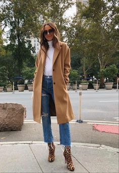 Brown Peacoat Womens Outfit, Camel Peacoat Outfit, Brown Coat Outfit, Camel Coat Outfit, Pijamas Women, Leopard Print Boots, Print Boots, Camel Coat