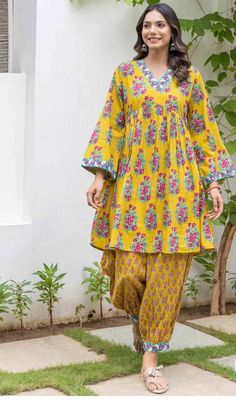 Oversized Kurti Outfit, Pakistani Lawn Suits Design, Kurti Outfit, Pakistani Kurti, Cotton Dress Indian, Trendy Outfits Indian