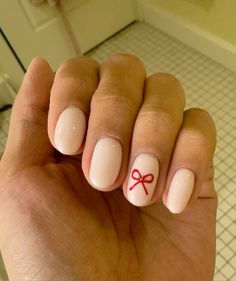 Simple Basic Christmas Nails, Short Christmas Nail Inspo Simple, Simple Nails For December, Christmas Nails With Nail Polish, Christmas Gel Nail Inspo Short, Easy Christmas Nail Inspo Short, Cute Valentine’s Day Nails Simple, Christmas Nails Red And White Bow, Christmas Nails On Natural Nails Short