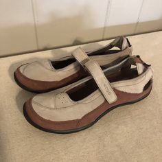 Shoes Mary Jane, Ecco Shoes, Mary Jane Flats, Comfort Shoes, Light Tan, Flat Shoes Women, Comfortable Shoes, Mary Janes, Loafer Flats