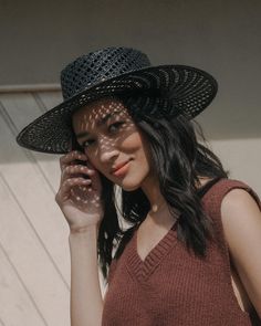 Discover the essence of summer with the Waverly Boater Hat. Crafted from 100% paper straw, this lightweight hat featuring a seashell trim around the crown and an intricate hand-woven design.