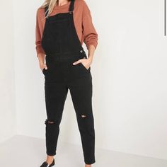 Black Old Navy Distressed Overalls Size 2 Never Worn How To Style Black Overalls, Black Overalls Outfit Fall, Black Overalls Outfit, Ripped Overalls, Old Navy Overalls, Overalls Black, Maternity Overalls, Distressed Overalls, Overalls Outfit