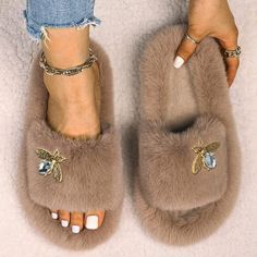 Neiman Marcus Designer Bee Decor Faux Fur Luxury Slippers These Khaki Fuzzy Slippers Are Made Of Soft Faux Fluffy Rabbit Fur, Makes Your Feet Surrounded By Cozy And Comfy Plush For Warmth And Comfort. Eco-Friendly Thick Plush Fleece And Breathable Fur Keeps Away From Coldness And Give You A Soft And Dry Touch. Bee Decor Design Makes A Pair Of Chic And Gorgeous Women Slippers. Classic Open Toe And Slip-On Design Which Can Easily Wear On And Off, Keeps Your Feet Breathable Without Your Toes Sweati Fuzzy Slides, Faux Fur Slides, Slides For Women, Bedroom Slippers, Suede Slippers, Fuzzy Slippers, Trending Boots, Bow Heels, Fur Slippers