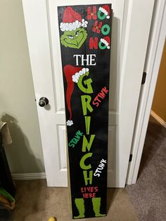 a sign that says the grinch lives here on it in front of a door