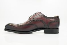 Style: 6531-1233-Burgundy Completely Handmade, this stunning Burnished Calfskin lace-up Wingtip Blucher Oxford from the Ugo Vasare collection features Goodyear Welted construction, Brogue design: decorative perforations with a toe medallion, a wheeled welt and a leather sole! Don't see your size? This style may be special ordered. Cordovan Shoes, Shoe Horn, Wingtip Oxford, Horse Hair, Suede Shoes, Shoe Box, New Shoes