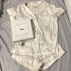 Peter Alexander white satin pajama set with box Pijama Satin, Satin Pajama Set, White Pajamas, Peter Alexander