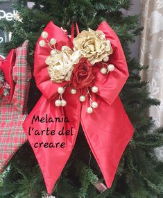 a christmas tree decorated with red bows and flowers