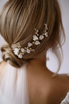 A very tender and delicate set of bridal hairpins which consists of 3 hair pins with white small beads and white porcelain flowers. Set of bridal hair pins will be a perfect finishing touch for a modern bride in a boho or classic style. Bridal hair pieces can be placed differently in any hairstyle. *Choosing a color you choose the color of the wire products. Is it gold, silver or rose gold wire color (choose the color of your jewelry or details on the dress).  Rules of use  - Do not drop hair pi Bridal Hair Pieces Boho, Hair Accessories For Bride, Bridal Hairpins, Flower Hair Pins Wedding, Wedding Flower Hair, Hair Pins Bridal, Flower Hair Pins, Floral Hair Pins, Floral Hair Clip