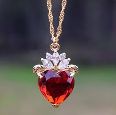 قلادات متدلية, Red Heart Necklace, Jewelry Ads, Magical Jewelry, Amethyst Jewelry, Fantasy Jewelry, Metal Clay