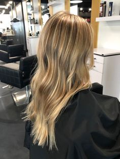 Natural Looking Blonde Hair Highlights, House Interior Makeover, Aesthetic Outfit Ideas Winter, Blonde Highlights Ideas, Asthetic Picture Wallpaper, Interior Makeover, Bungalow Style House, Blonde Hair Transformations