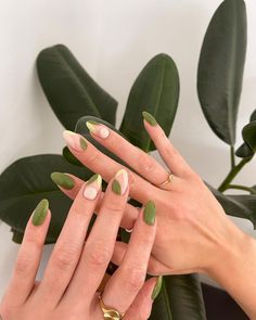 Bw Nails, Green Manicure, Nails Bride, Nail Design Glitter, Trendy Nail Polish, Salon Owner, Nails Only, Autumn Nails, Minimalist Nails