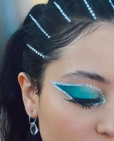 Halo Eyeshadow, Festival Make Up, Rhinestone Makeup, Eye Makeup Looks, Eye Make, Eyeshadow Looks, Pretty Makeup, Creative Makeup, Cute Makeup